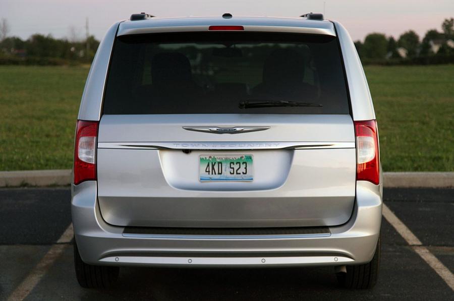  Chrysler Town & Country Touring 2011 года  (фото 5 из 43)